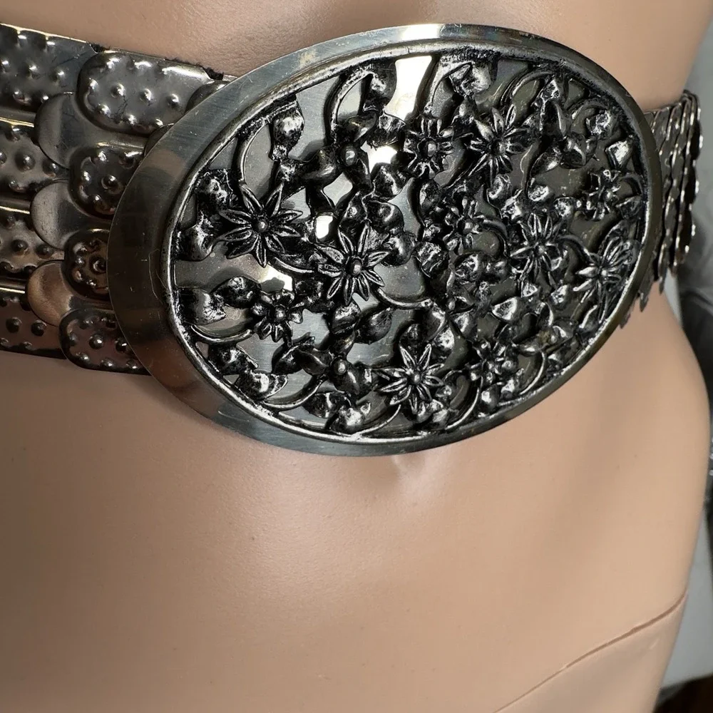 The Unbranded Brand women silver